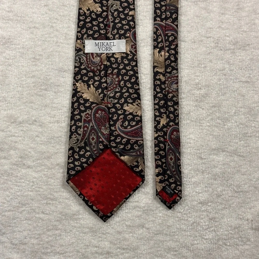 Mikael York Men's Silk Tie Black Paisley Pattern Red Lined‎ Classic